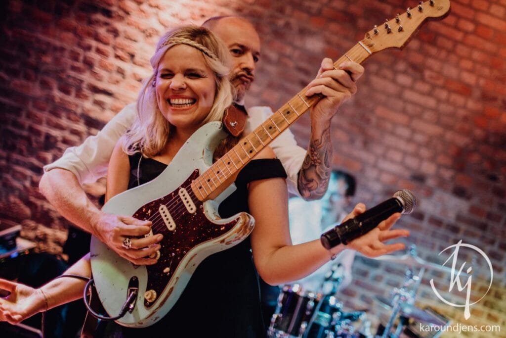 Klangart die Partyband, live bei der Weezer Silvester Gala 2025.